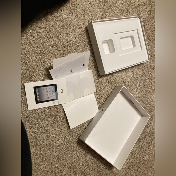 Apple iPad 2 Wi-fi 3G 16 GB white Verizon product box and instructions - Picture 9 of 9